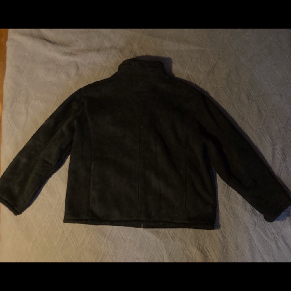 Lee - Picture 2 of 4